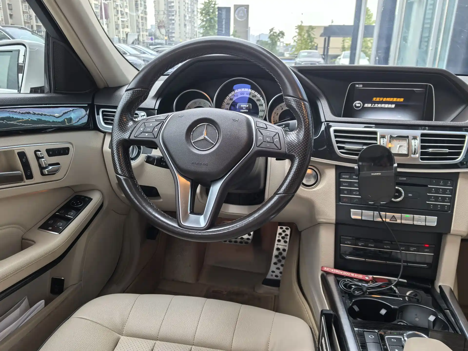 Фото 12 - Mercedes-Benz E-Class