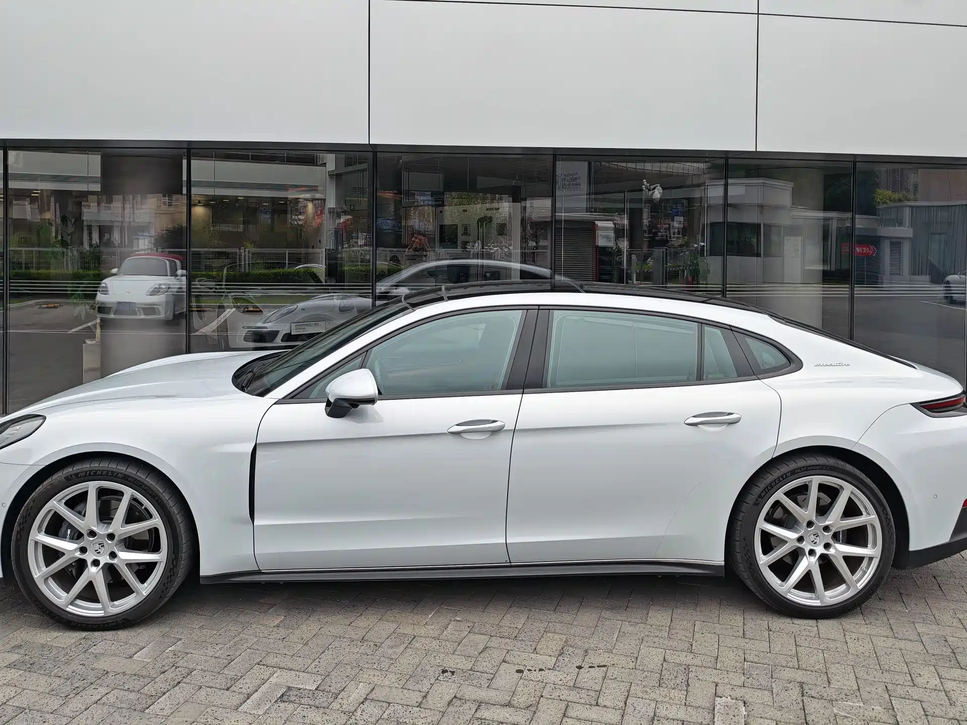 صورة 6 - Porsche Panamera