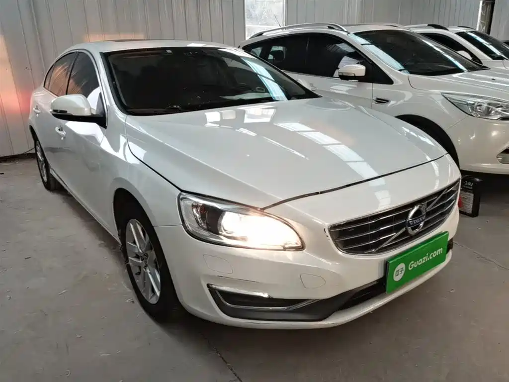 Фото 4 - Volvo S60