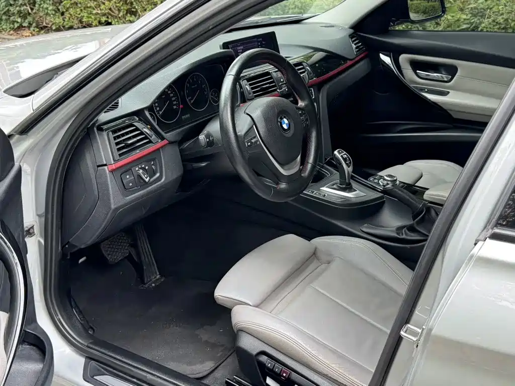 BMW 3 Series 2012 2013 320i Sport Line