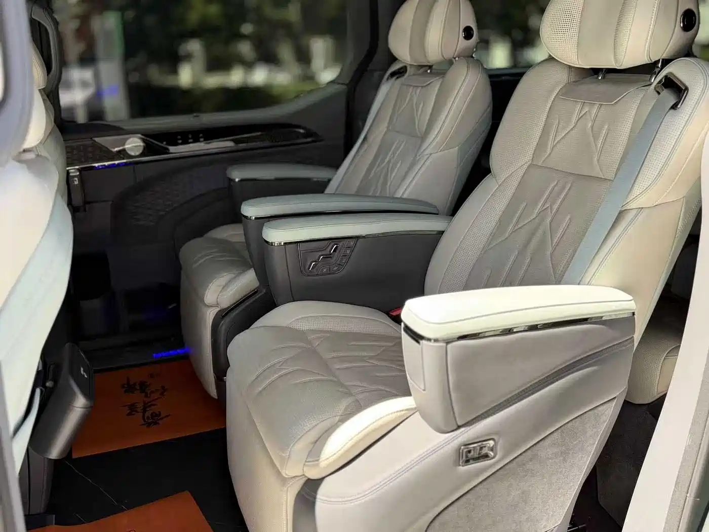 ZEEKR 009 2024 2024 7-Seat Aisle AWD Version 108kWh