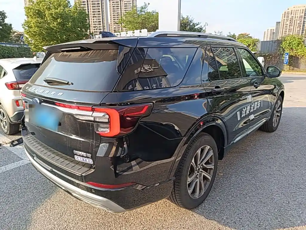 Photo 7 - Ford Explorer