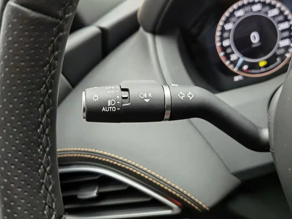 Jaguar XEL 2025 2025 2.0T 250PS R-DYNAMIC 90th Anniversary Edition