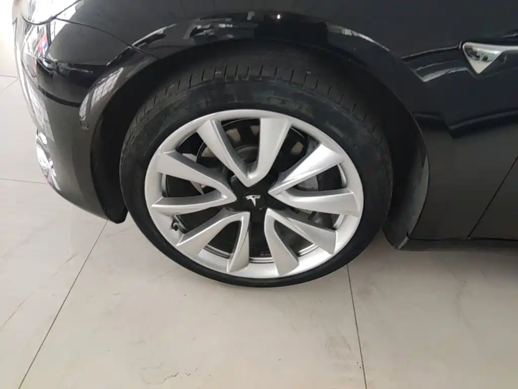 Фото 23 - Tesla Model 3