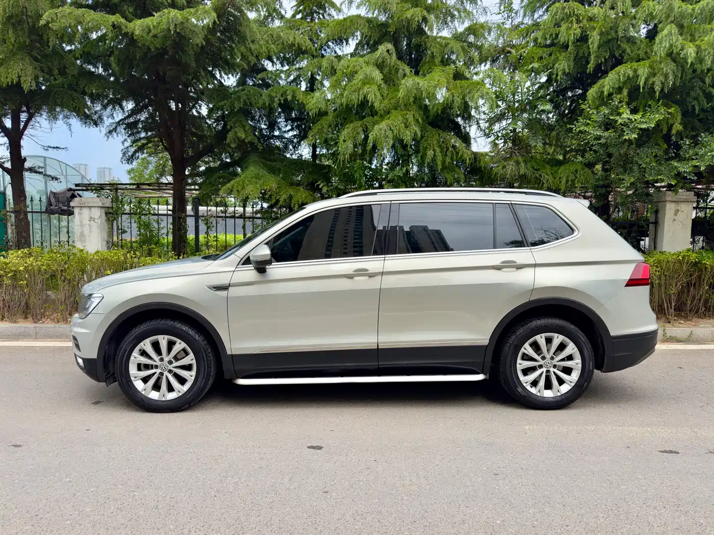 Volkswagen Tiguan L 2017 330TSI Automatic 2WD Trend Edition фото 2