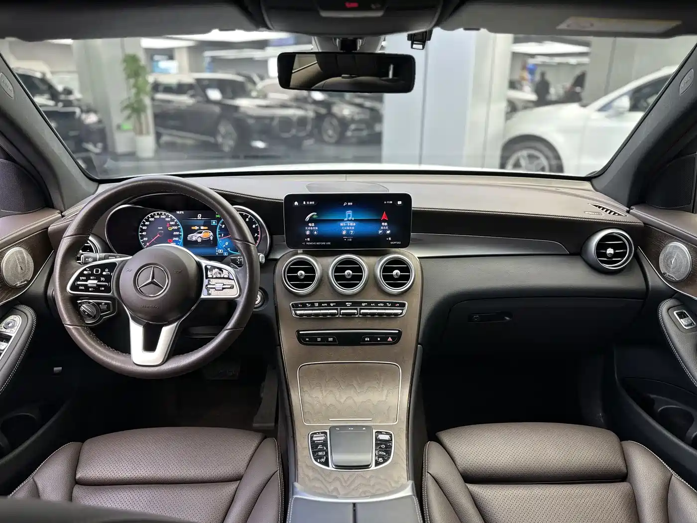 Mercedes-Benz GLC 2022 Facelift GLC 300 L 4MATIC Dynamic Collector's Edition фото 9