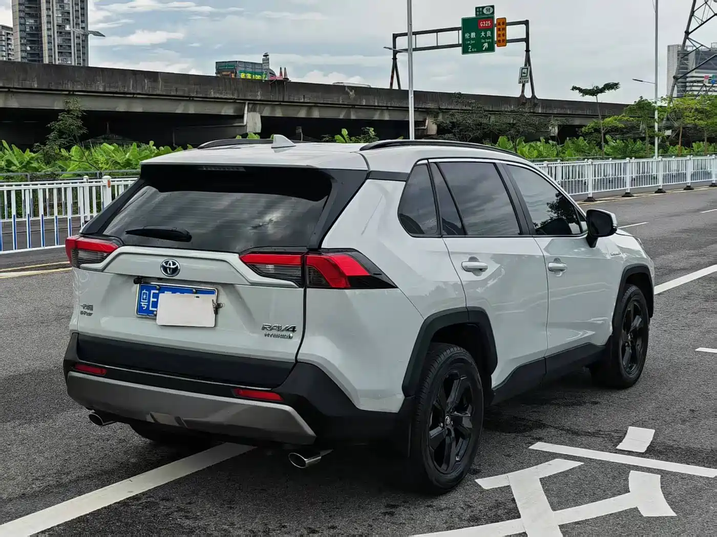Toyota RAV4 Rongfang 2020 Hybrid 2.5L E-CVT 4WD Elite PLUS фото 7