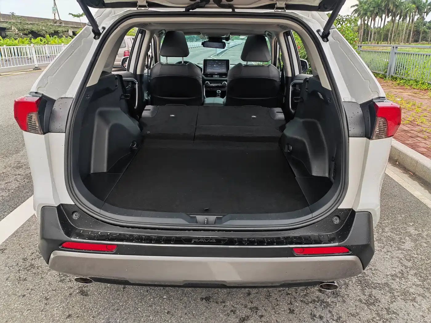 Toyota RAV4 Rongfang 2020 Hybrid 2.5L E-CVT 4WD Elite PLUS фото 16