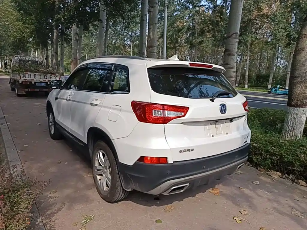 Фото 5 - Changan CS75