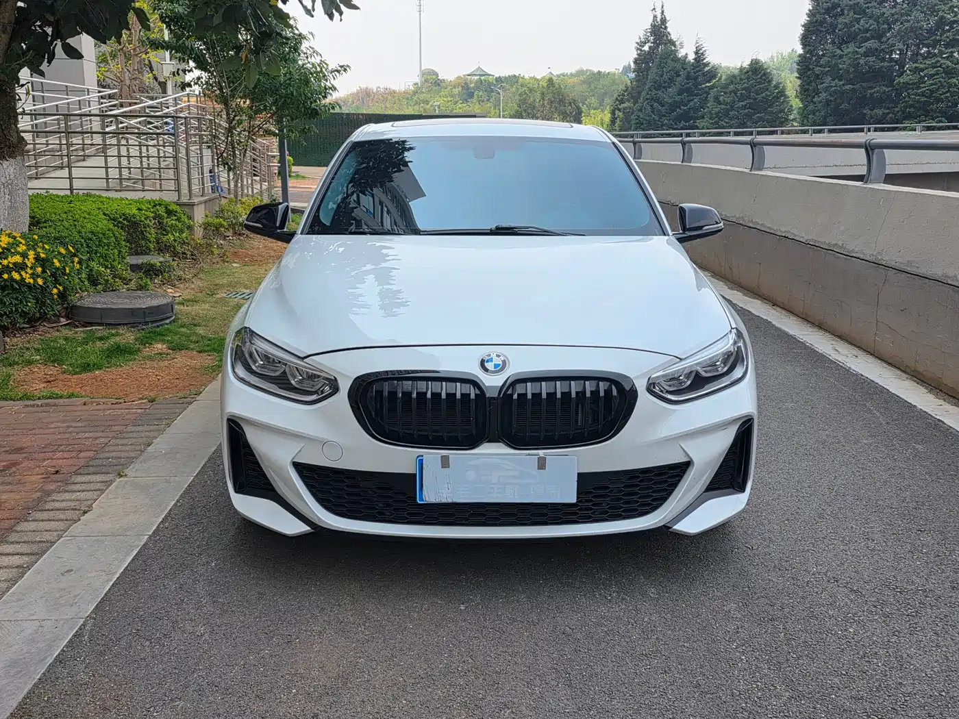 BMW 1 SERIES