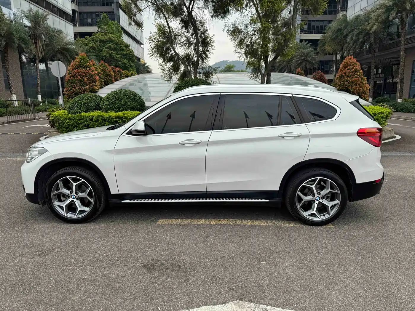BMW X1 2018 sDrive18Li Premium Model фото 21