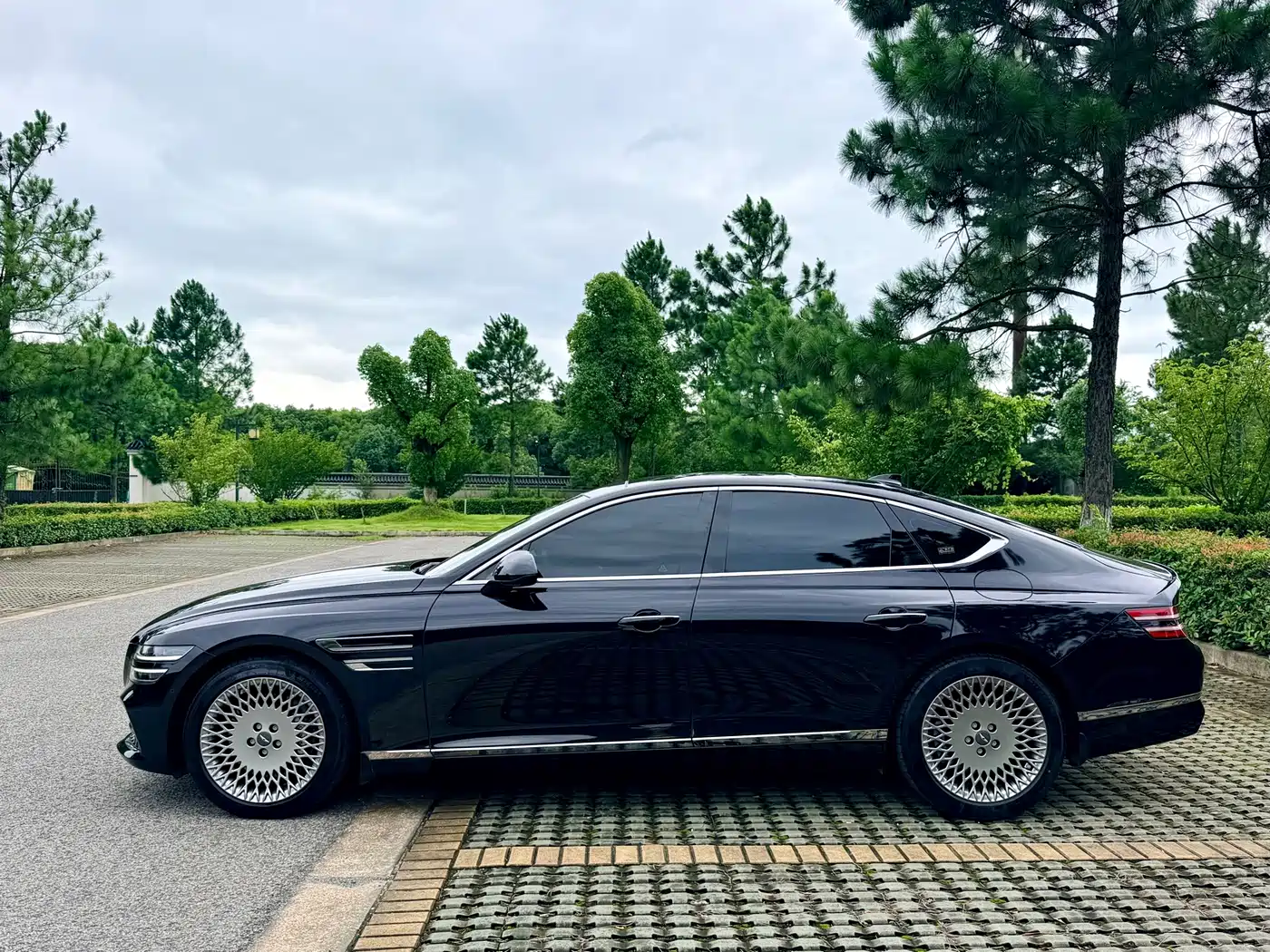 2023 Genesis G80
