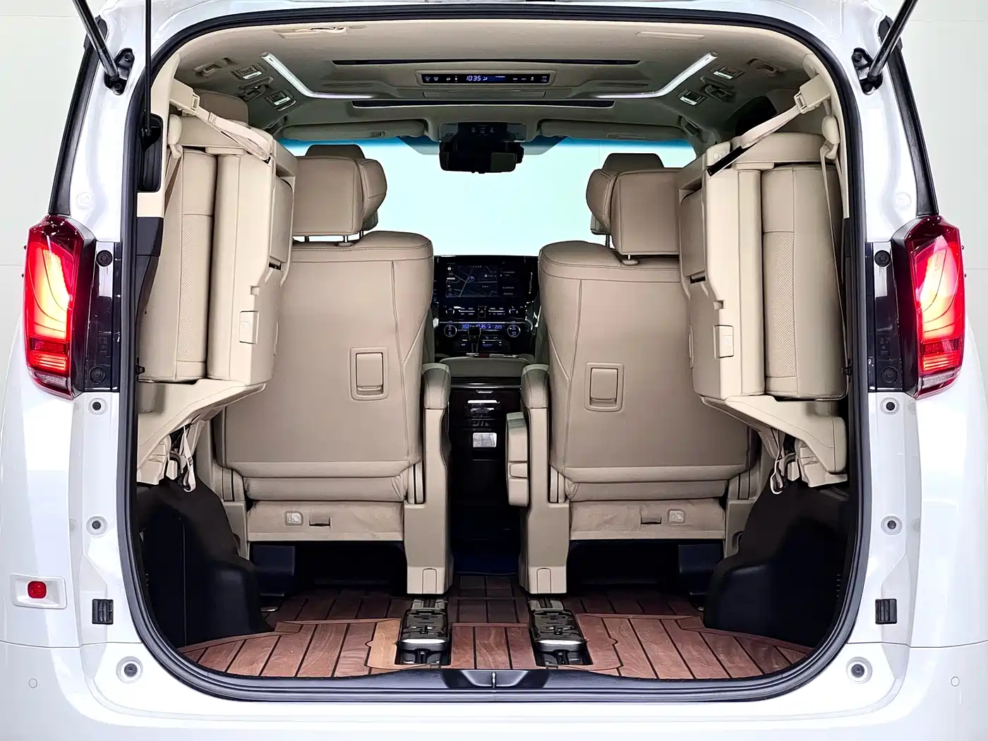Toyota Alphard 2021 Hybrid 2.5L Luxury фото 43