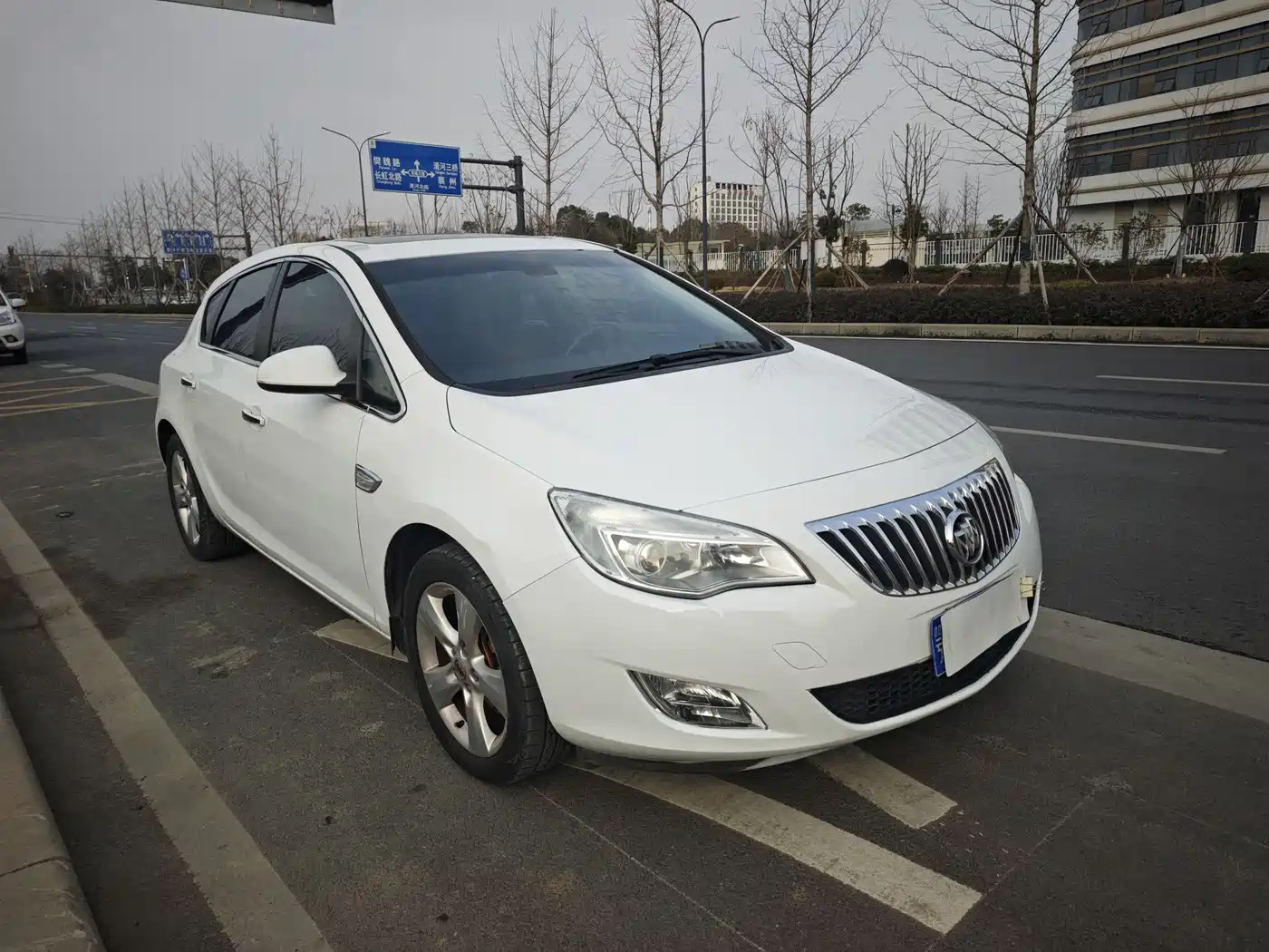 Buick Excelle 2014 XT 1.6T Automatic Cutting-edge Sport фото 2
