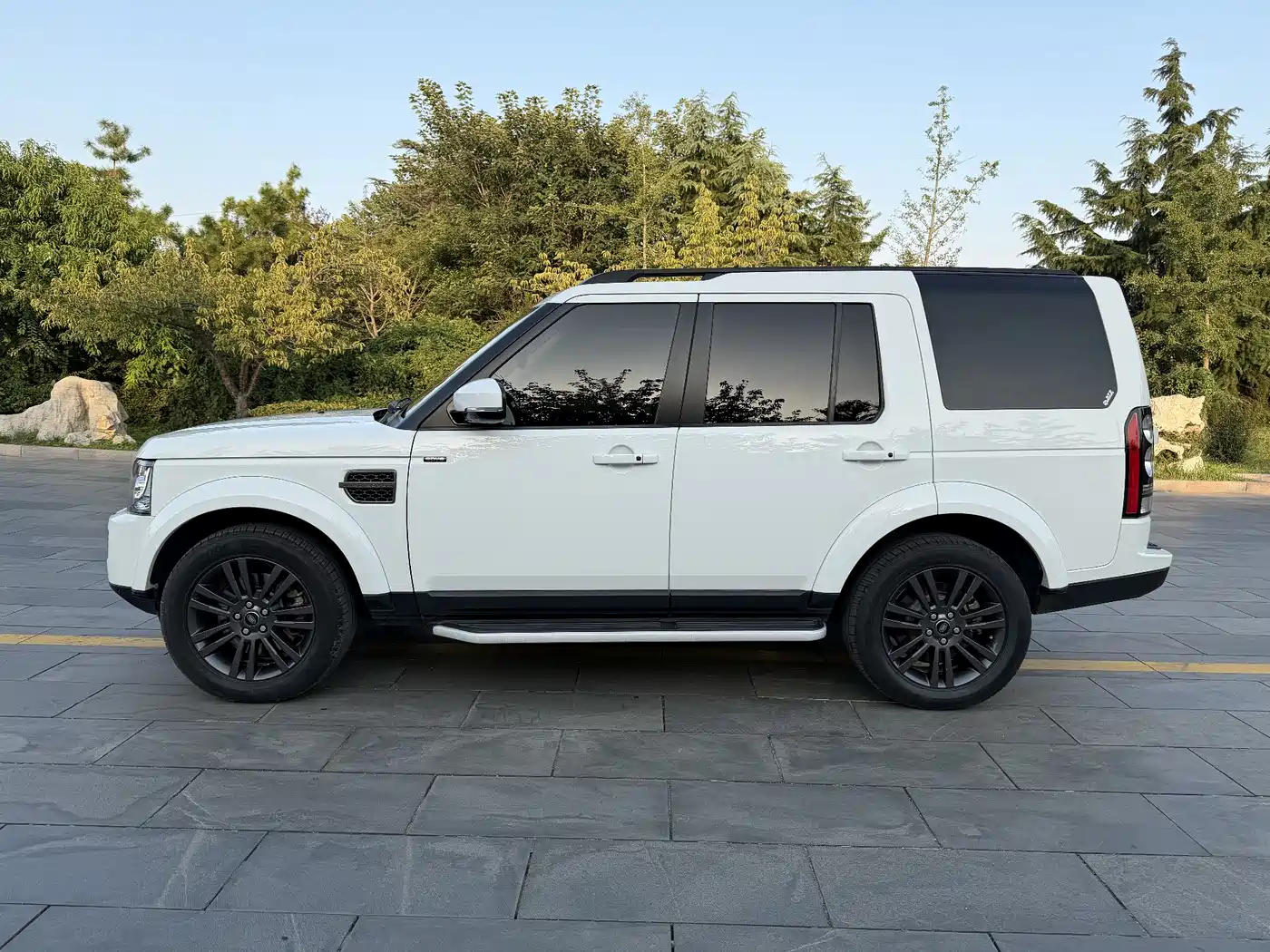 Land Rover Discovery 2015 3.0 SDV6 HSE Diesel фото 2