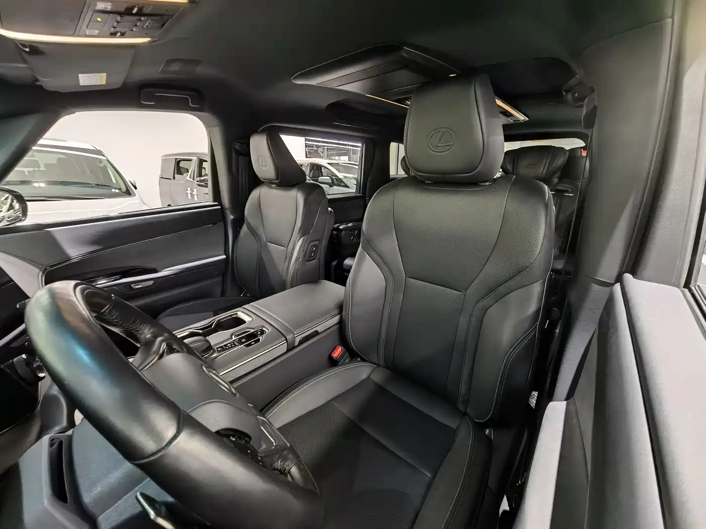 Lexus LM 2025 Model 500h Six-Seater Prestige Edition фото 16
