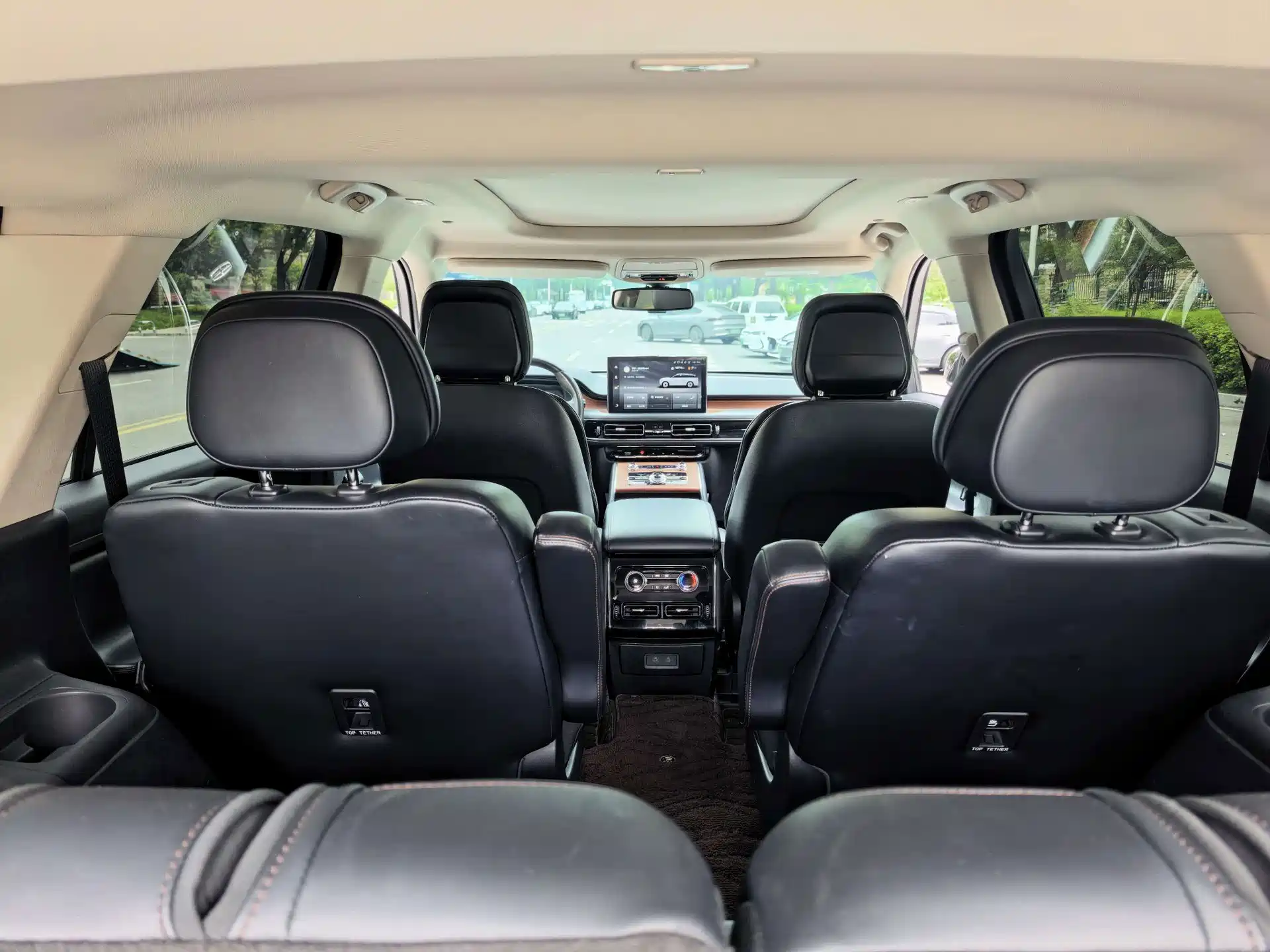 صورة 14 - Lincoln Aviator