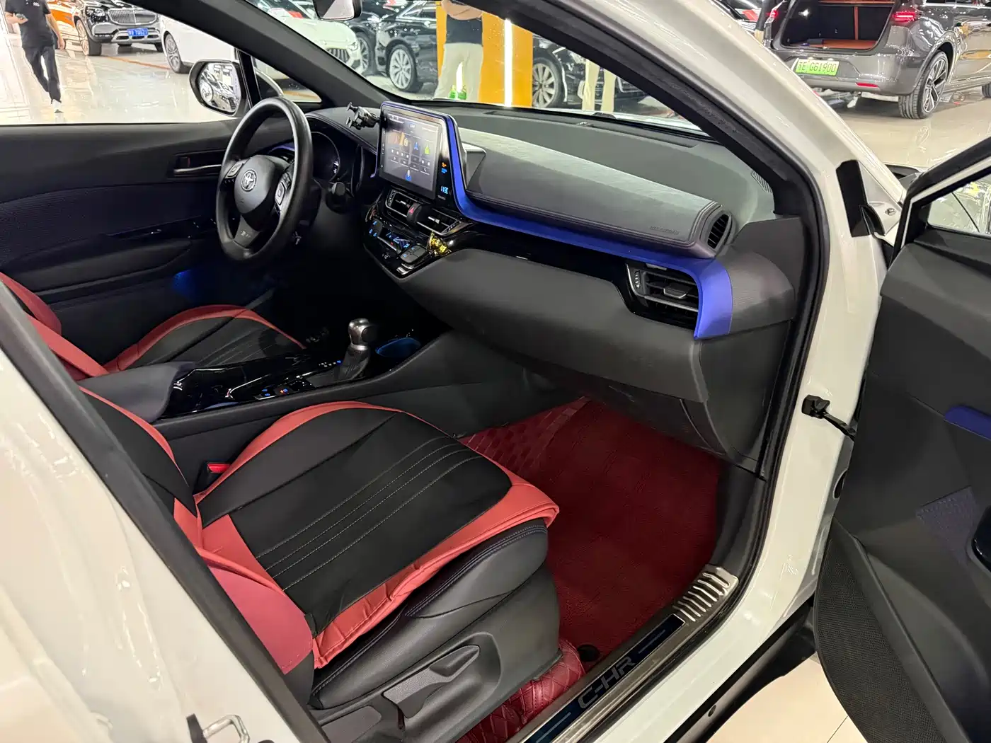 Фото 17 - Toyota C-HR