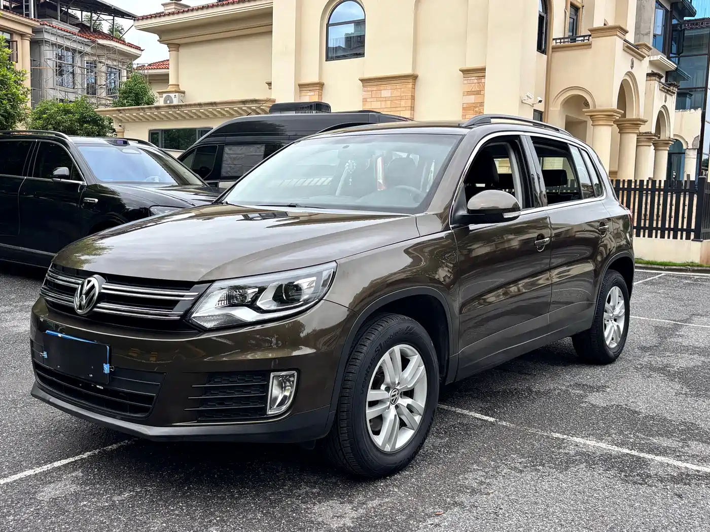 VOLKSWAGEN TIGUAN