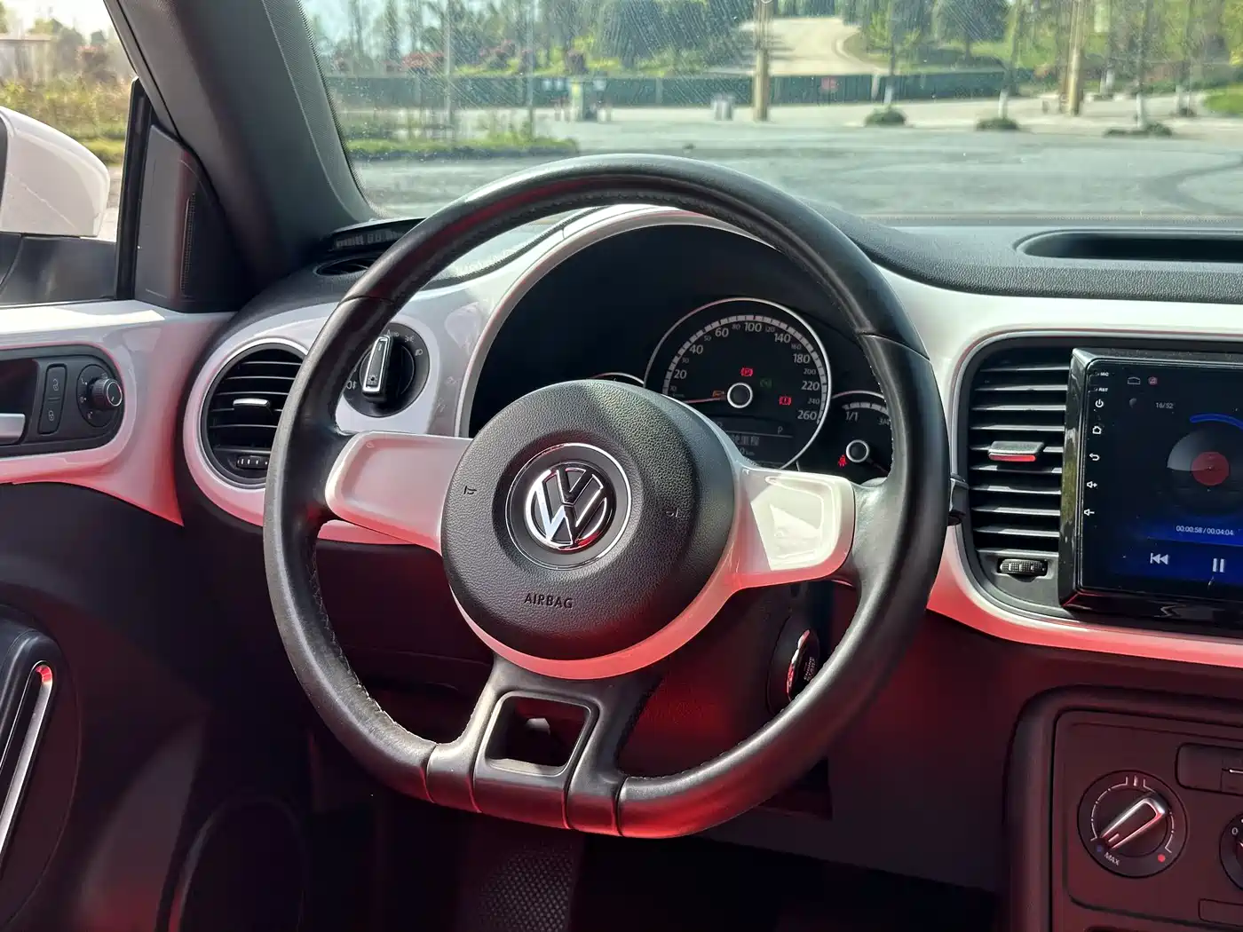 Volkswagen Beetle 2015 180TSI фото 10