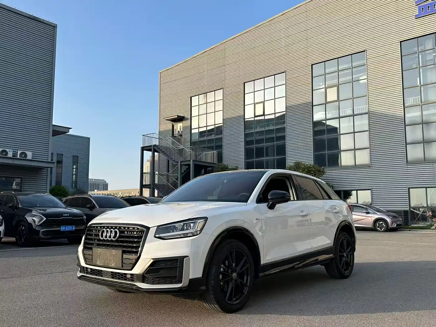 Audi Q2L 2020 35 TFSI Progressive Dynamic Model