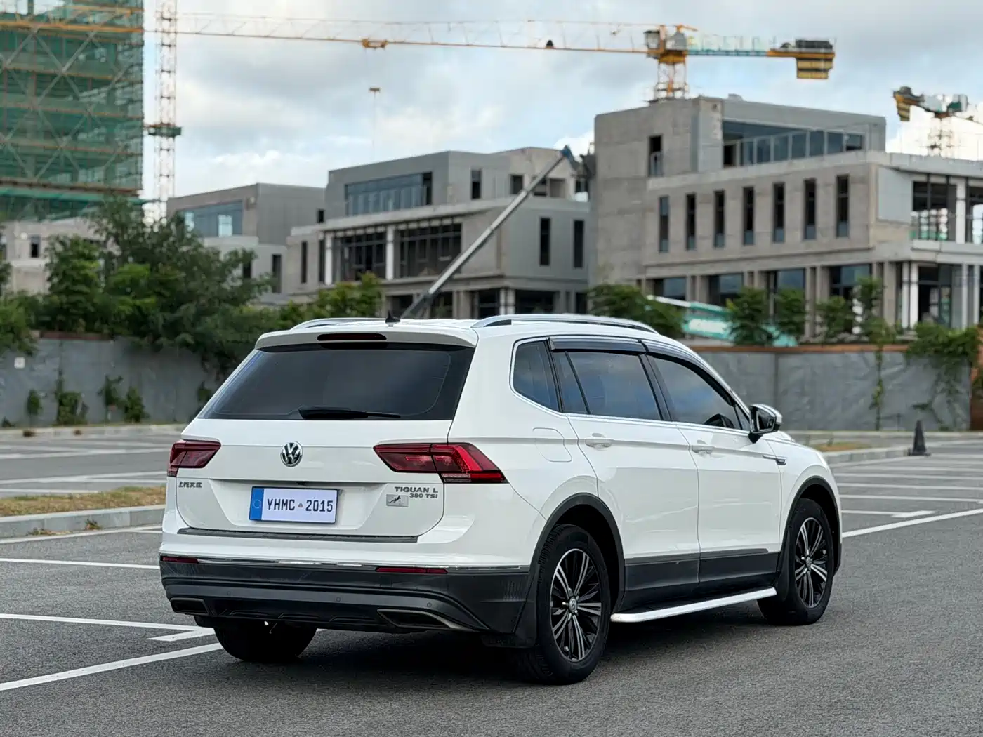 Photo 21 - Volkswagen Tiguan L