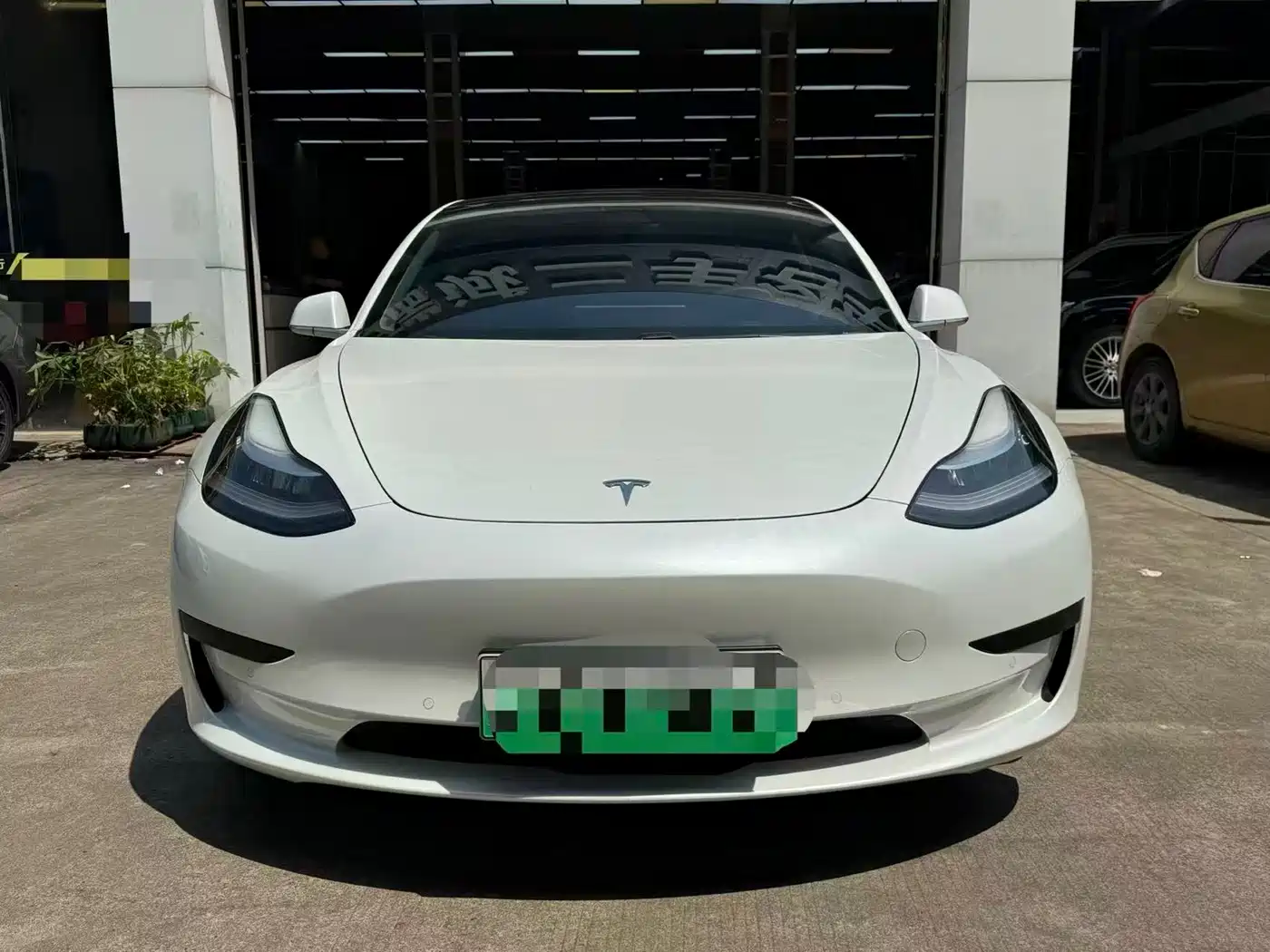TESLA MODEL 3