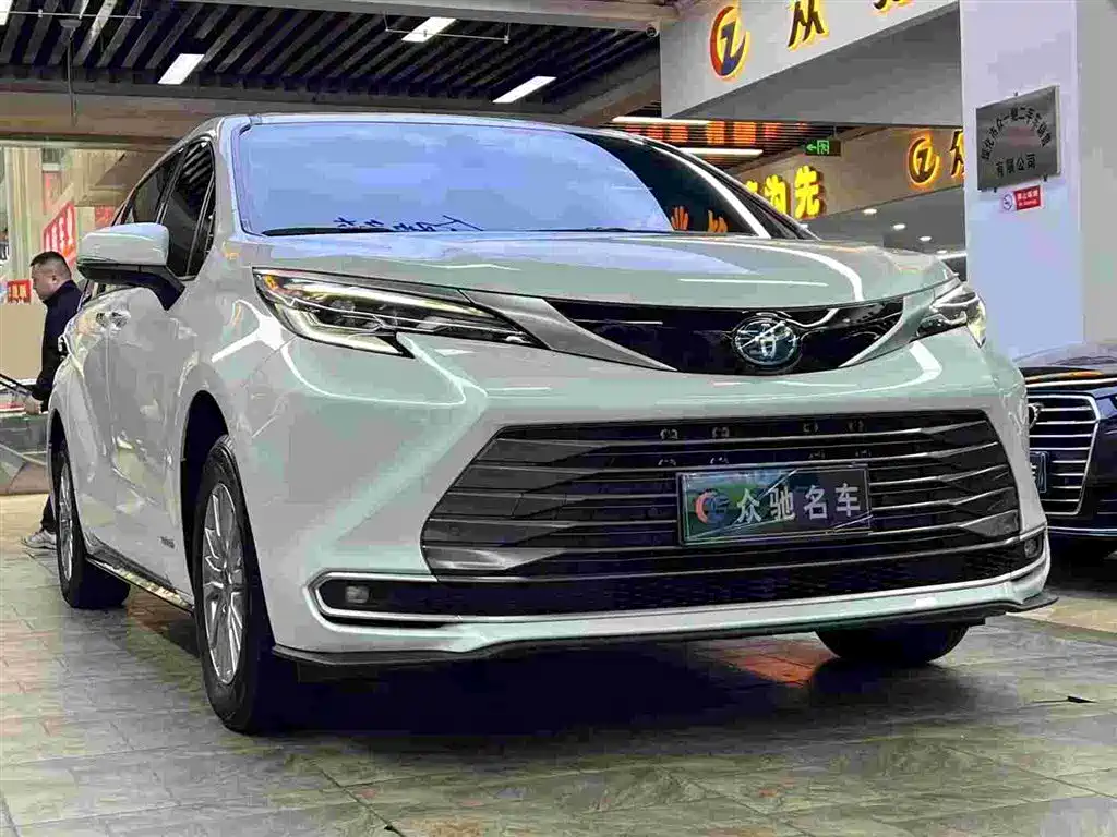 Toyota Sienna 2023 2.5L Hybrid Premium Edition