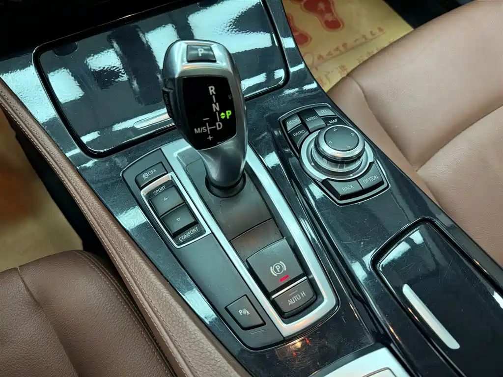 BMW 5 Series 2017 520Li Classic Edition фото 14