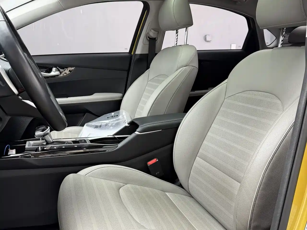 Kia K3 2023 1.5L CVT Premium Edition фото 10