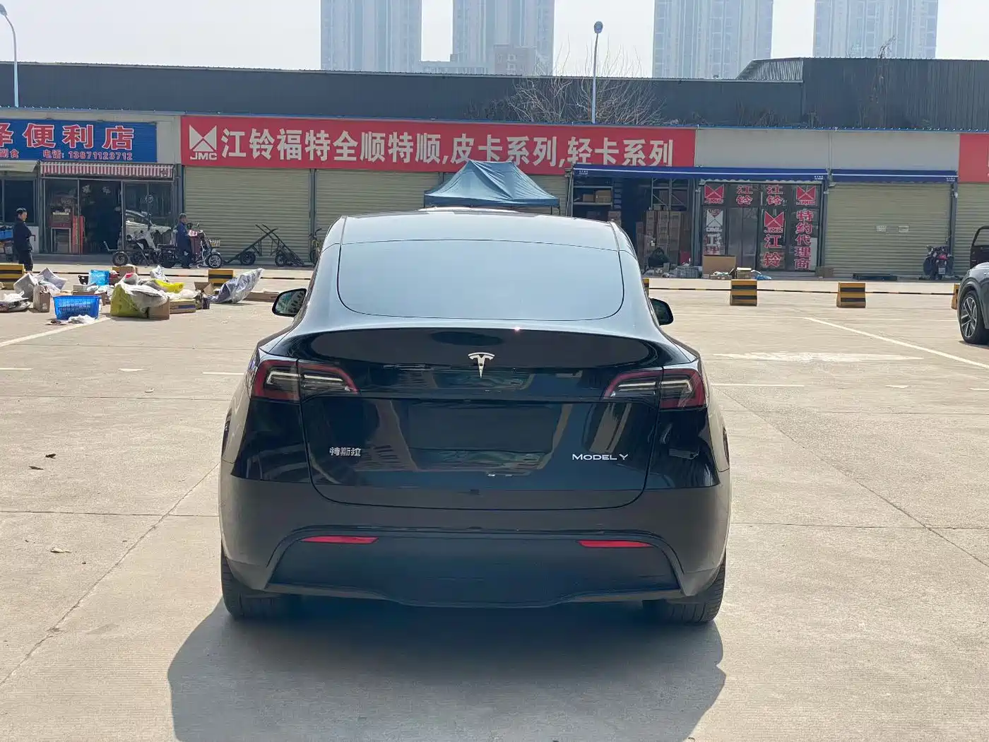 TESLA MODEL Y