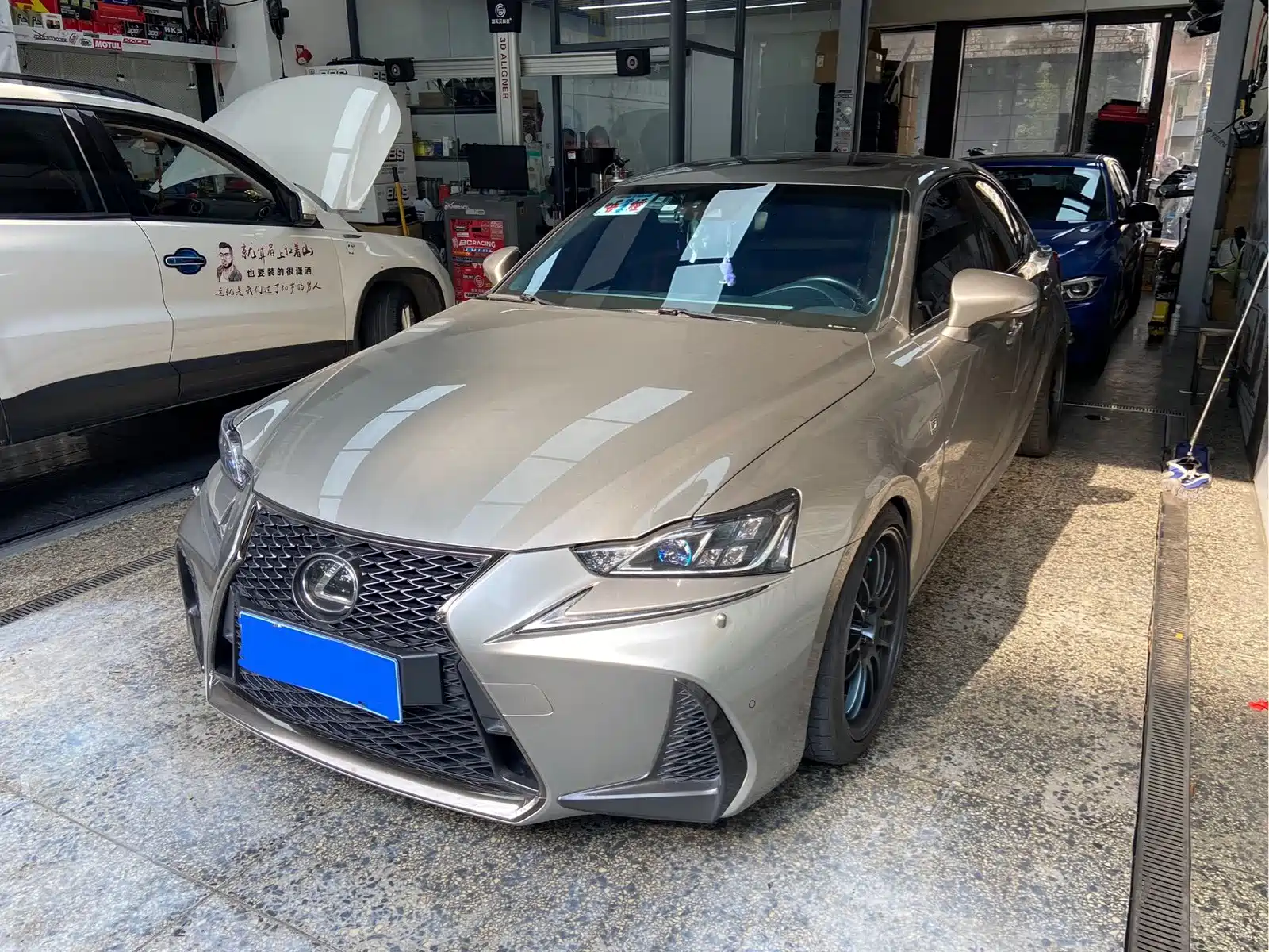 Photo 1 - Lexus IS