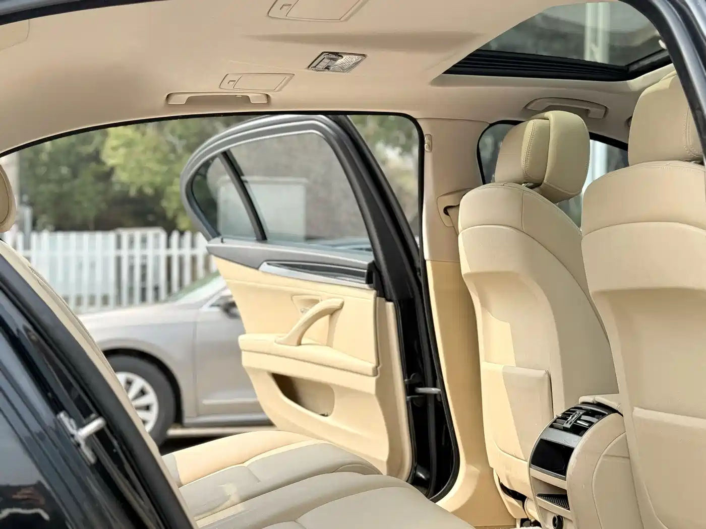 BMW 5 Series 2012 523Li Luxury фото 15