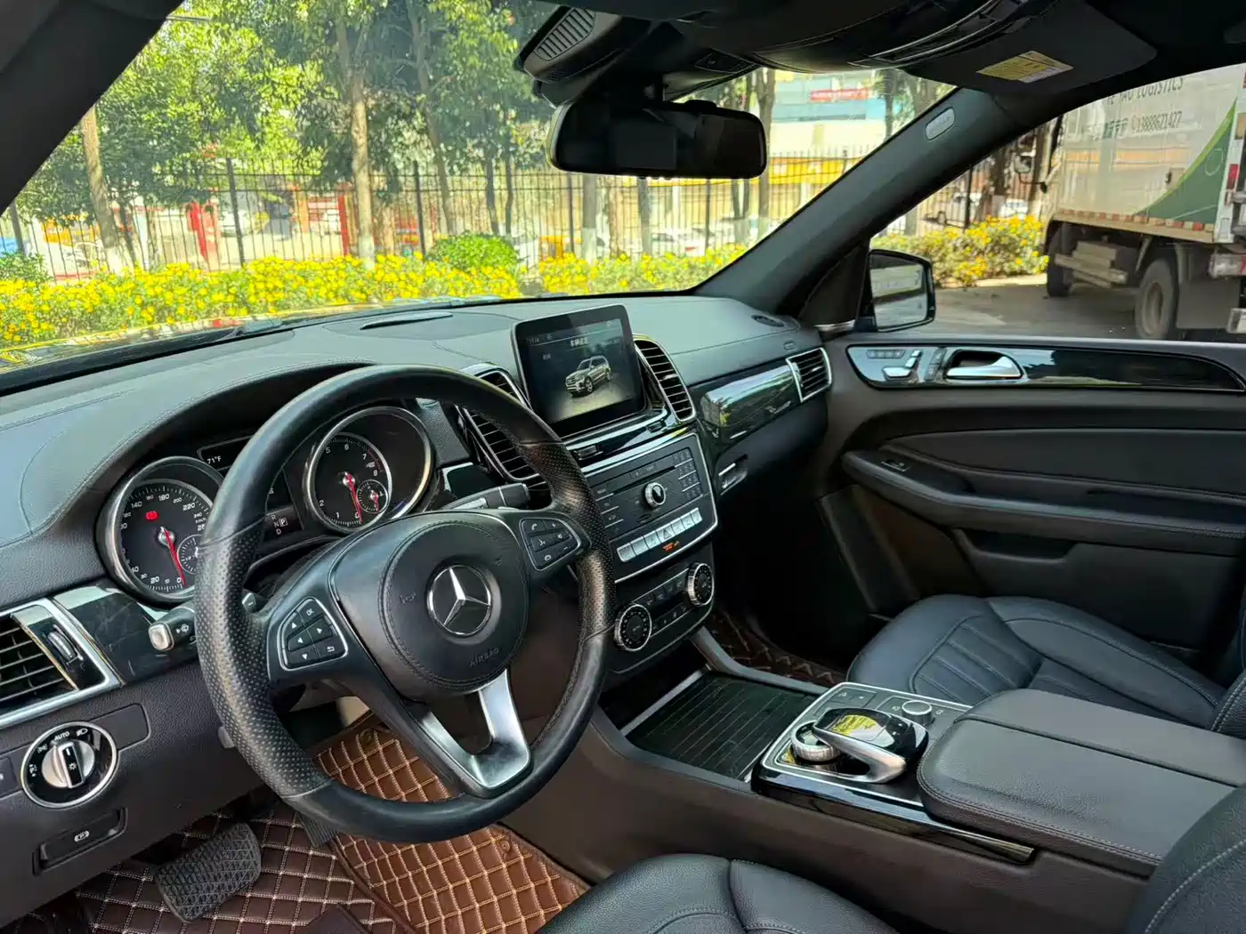 Mercedes-Benz GLS 2017 GLS 400 4MATIC Luxury фото 23