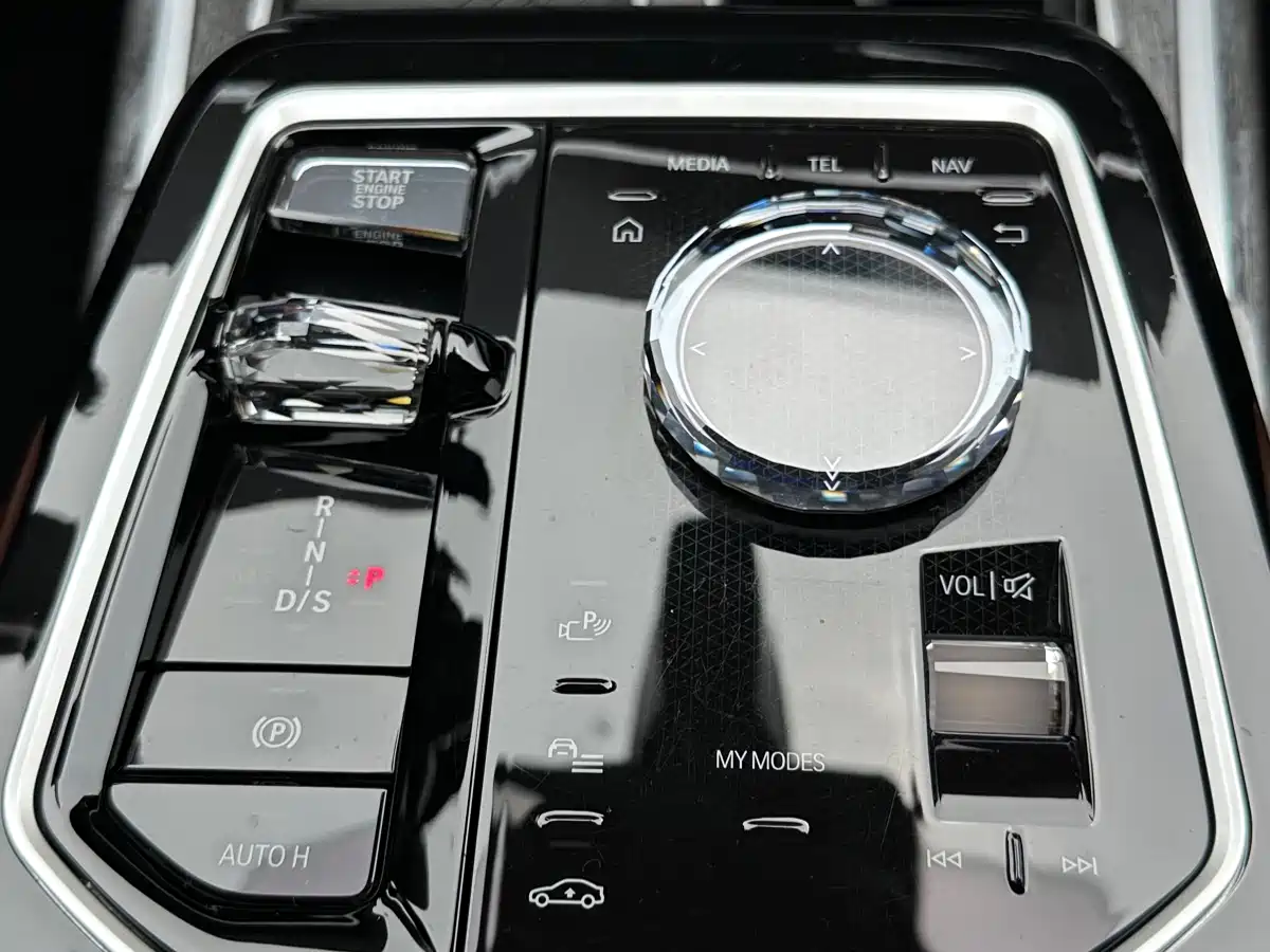 BMW 7 Series 2023 Facelift 740Li Exclusive M Sport Package фото 25