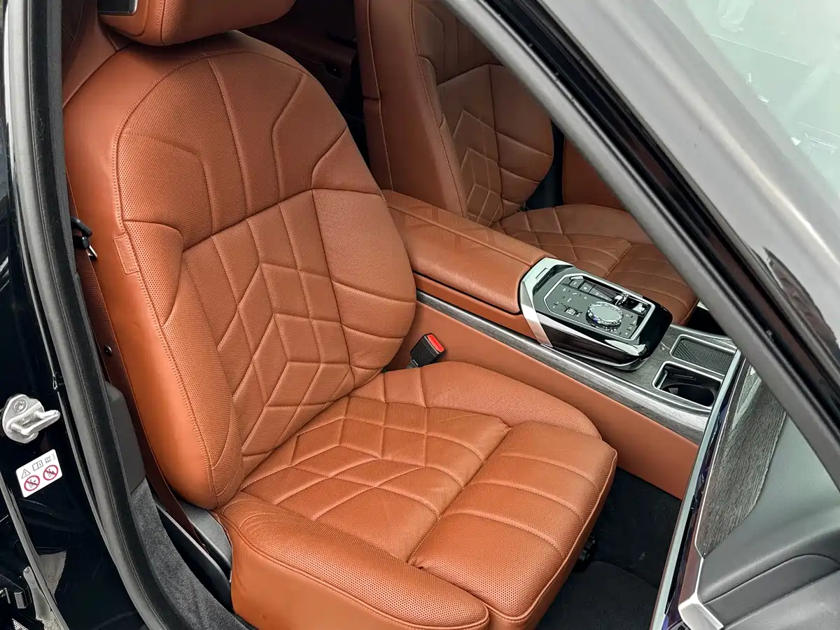 BMW 7 Series 2023 Facelift 740Li Exclusive M Sport Package фото 34