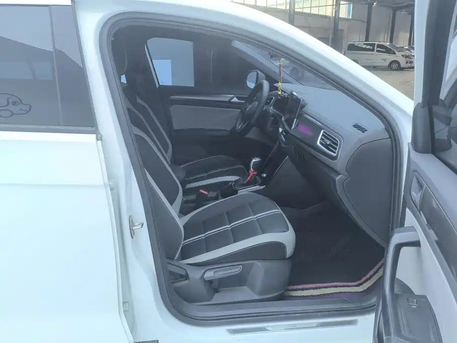 Volkswagen T-Roc, миниатюра 8