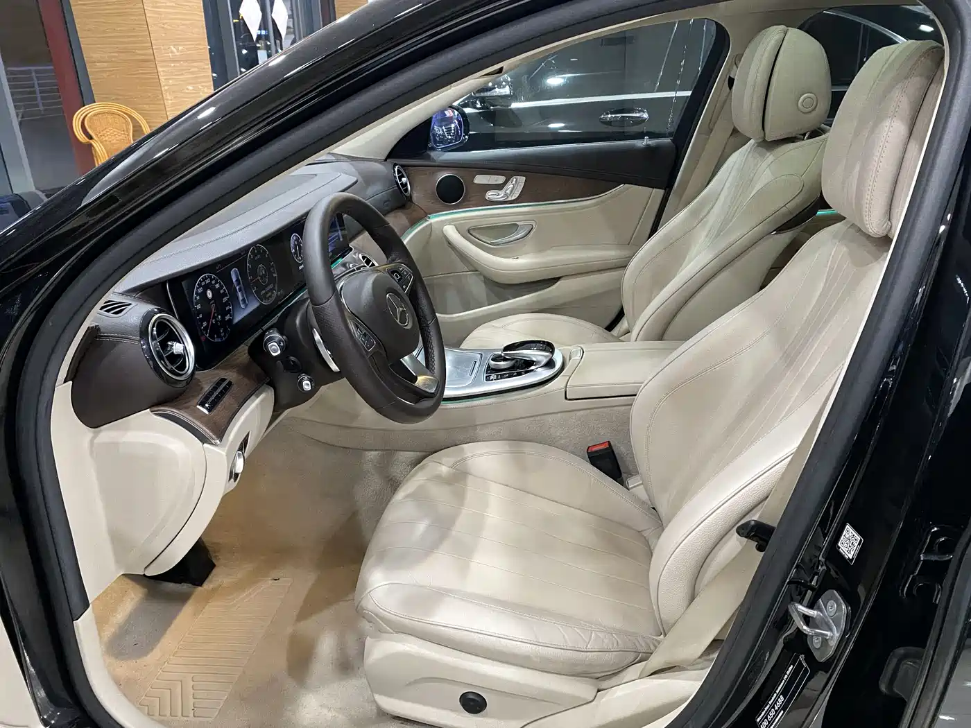 Mercedes-Benz E-Class 2017 Model E 320 L 4MATIC фото 9