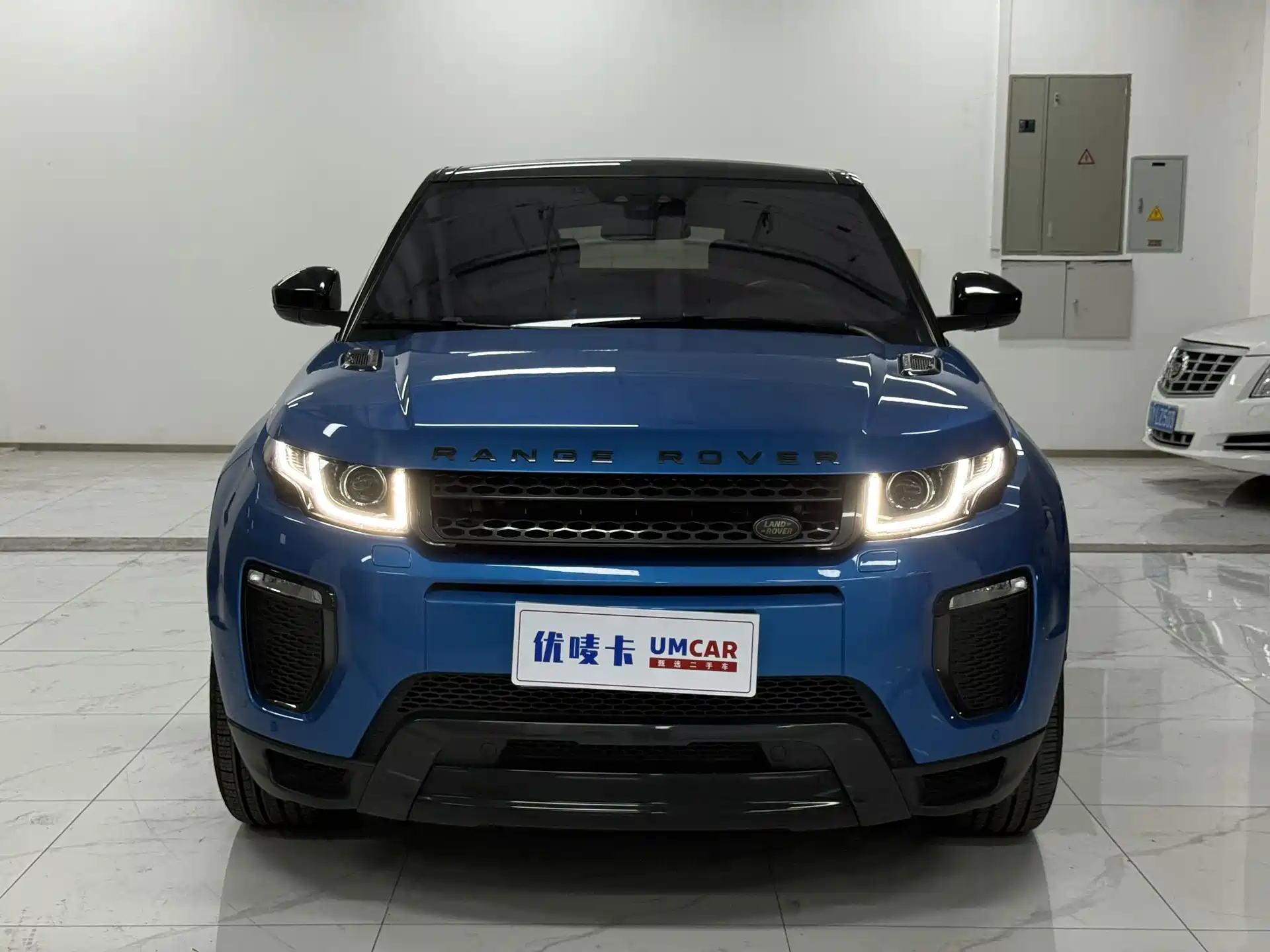 Photo 2 - Land Rover Range Rover Evoque