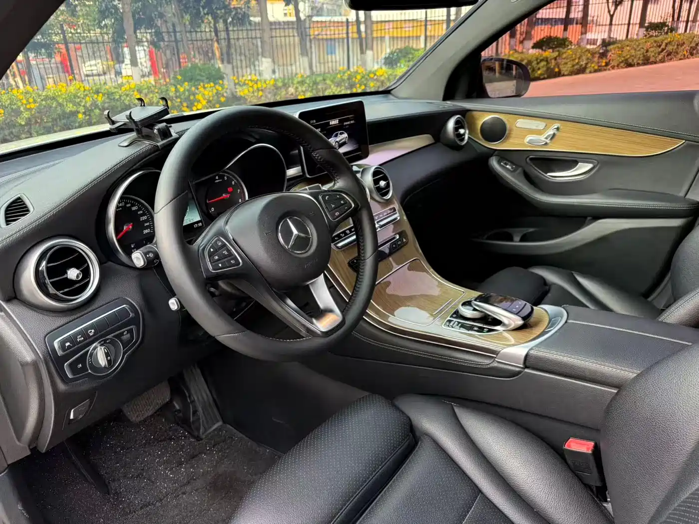 Mercedes-Benz GLC Coupe 2018 GLC 260 4MATIC Coupe SUV фото 29
