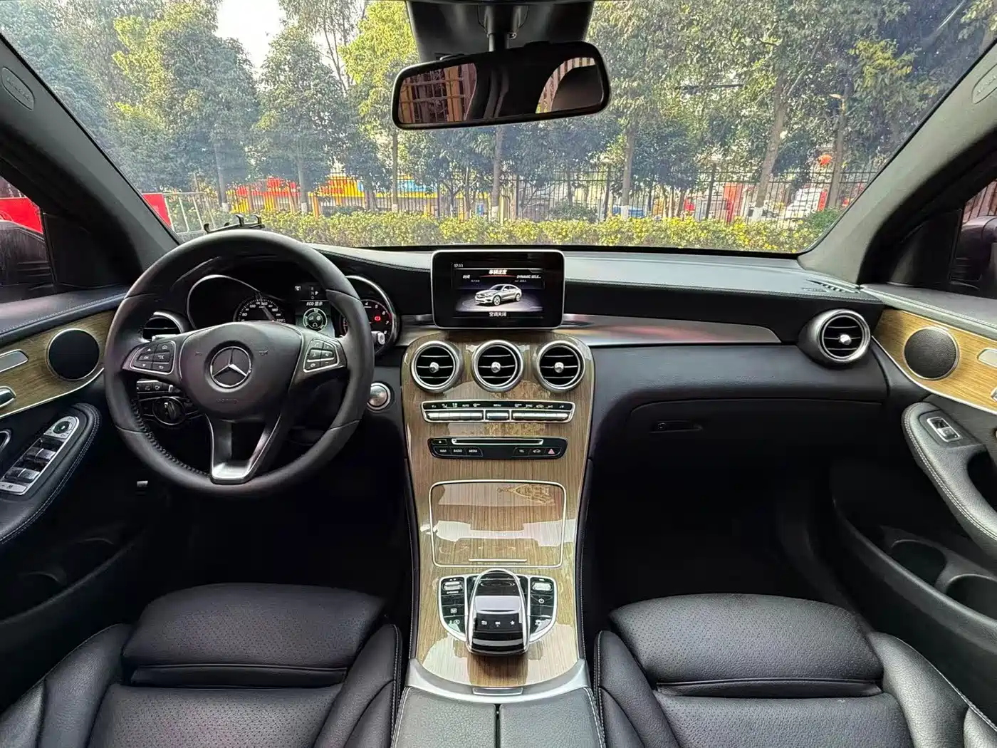 Mercedes-Benz GLC Coupe 2018 GLC 260 4MATIC Coupe SUV фото 21