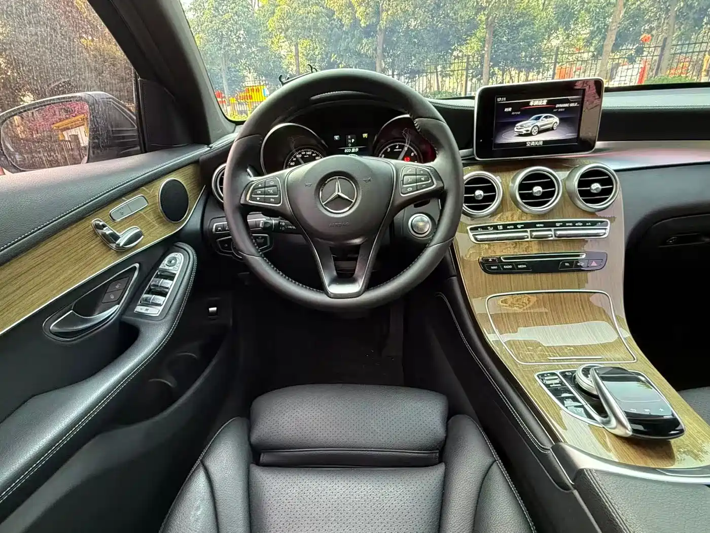 Mercedes-Benz GLC Coupe 2018 GLC 260 4MATIC Coupe SUV фото 25