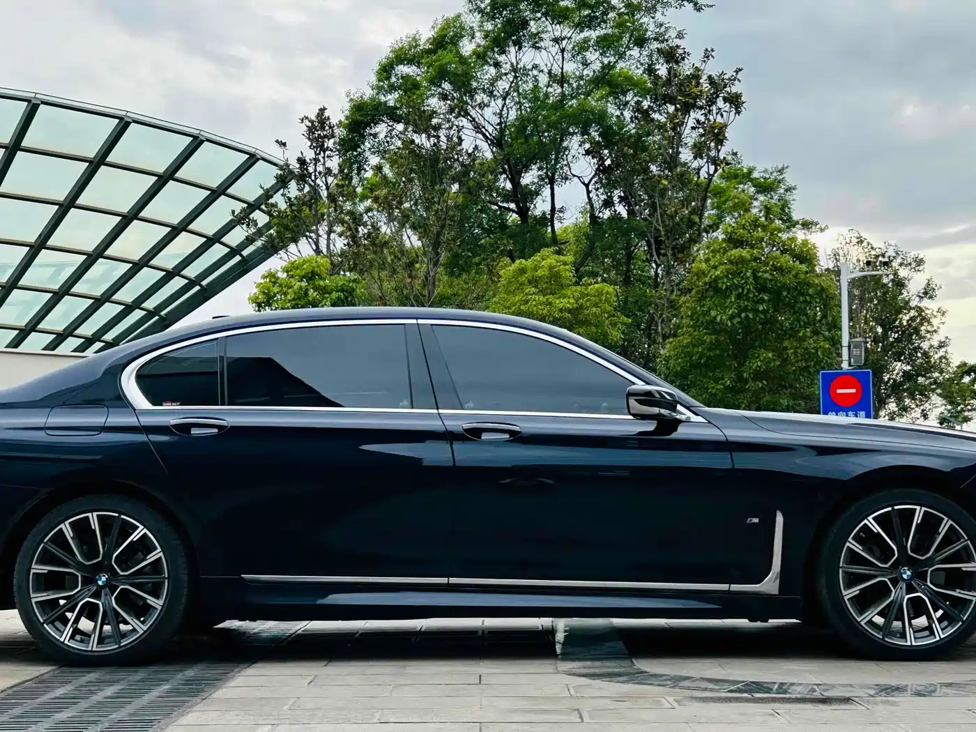 BMW 7 Series 2021 Model 740Li Leading M Sport Package фото 9