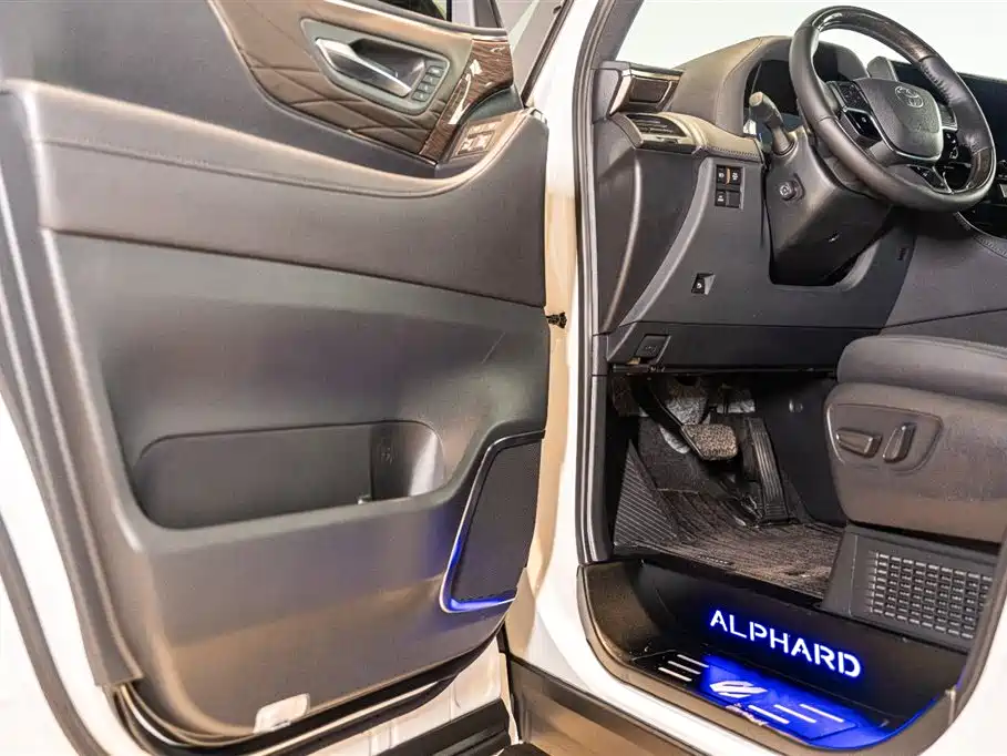 Toyota Alphard 2024 Hybrid 2.5L Ultimate Enjoyment Edition фото 8