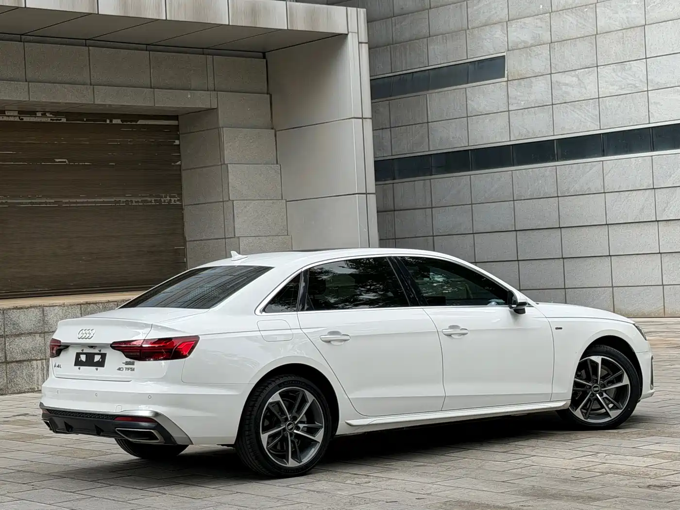 Фото 8 - Audi A4L