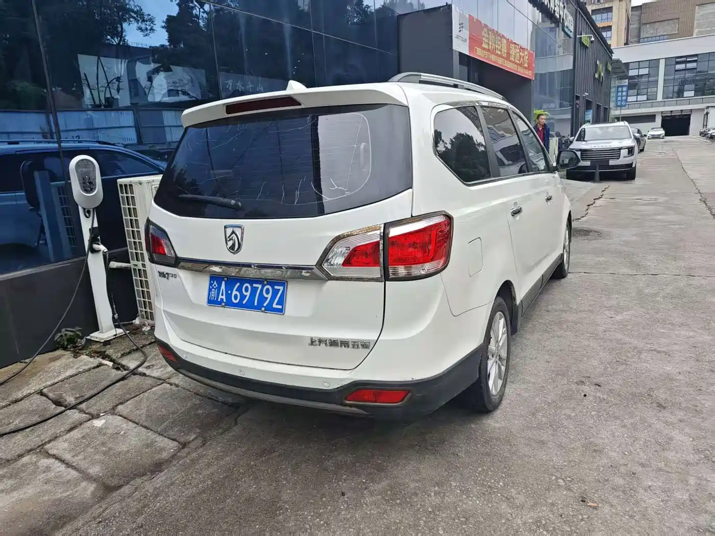 Baojun 730 2015 2014 1.5L Manual Luxury Navigation ESP Edition 7-Seater