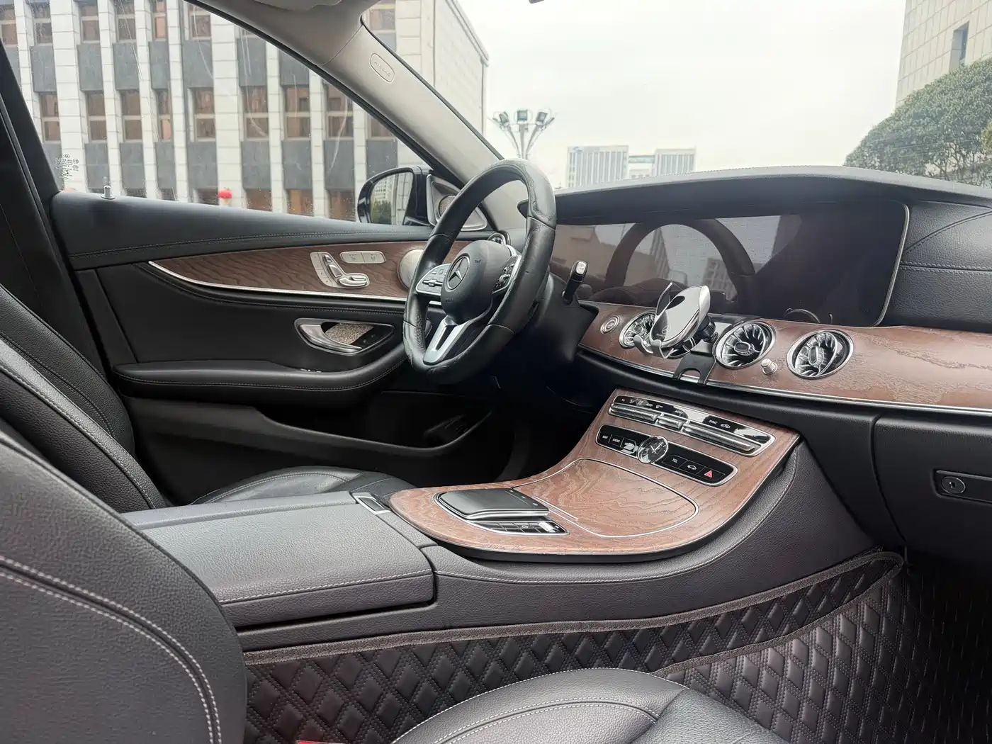 Mercedes-Benz E-Class 2019 E 300 L Fashion фото 8