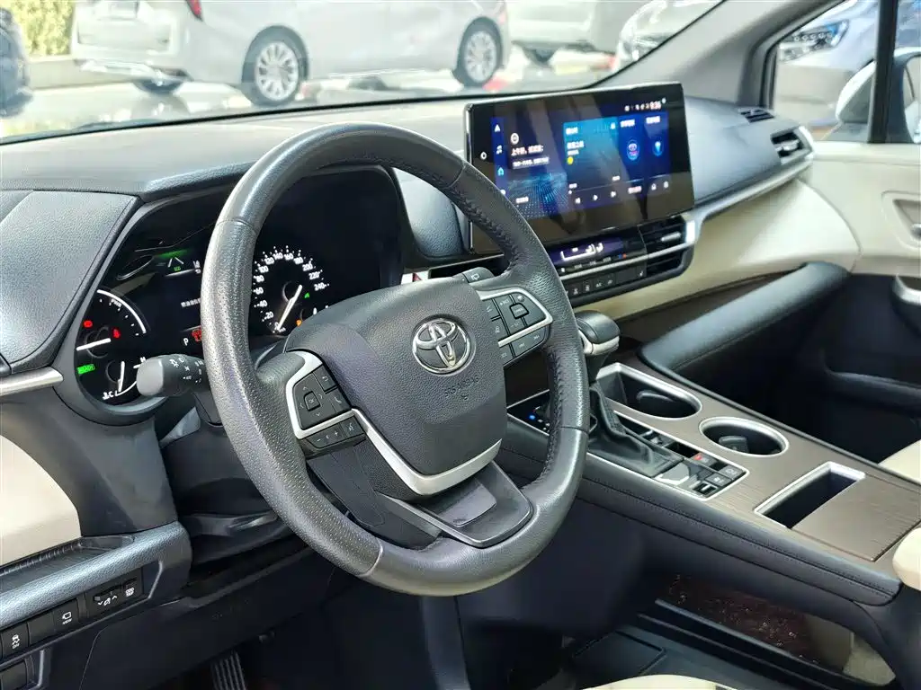 Toyota Granvia 2023 2.5L Hybrid Prestige PLUS Edition фото 5