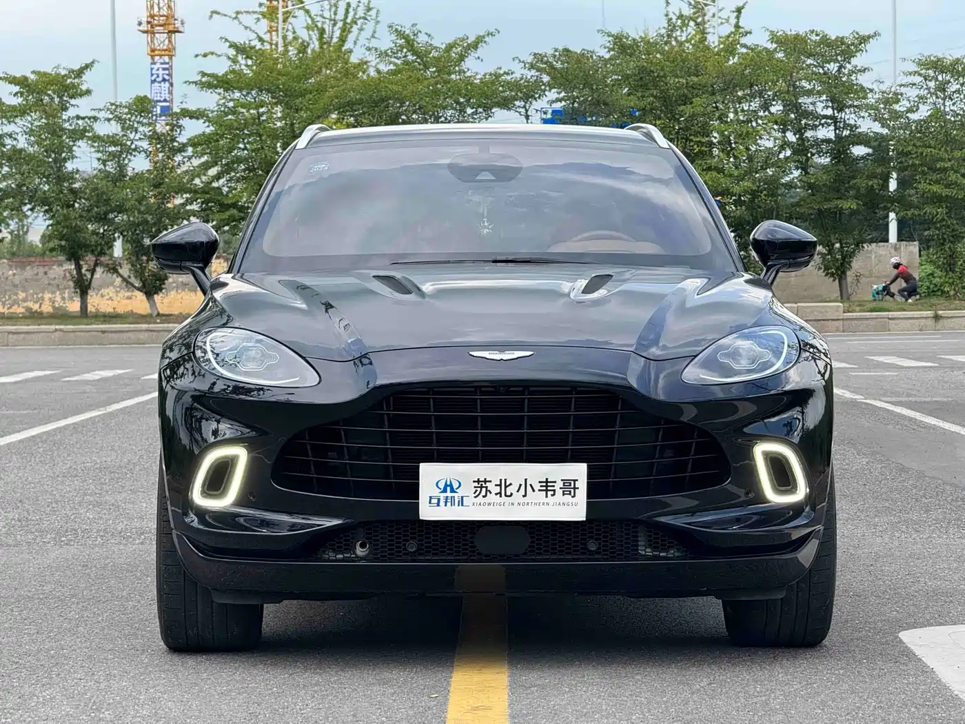 Фото 2 - Aston Martin DBX
