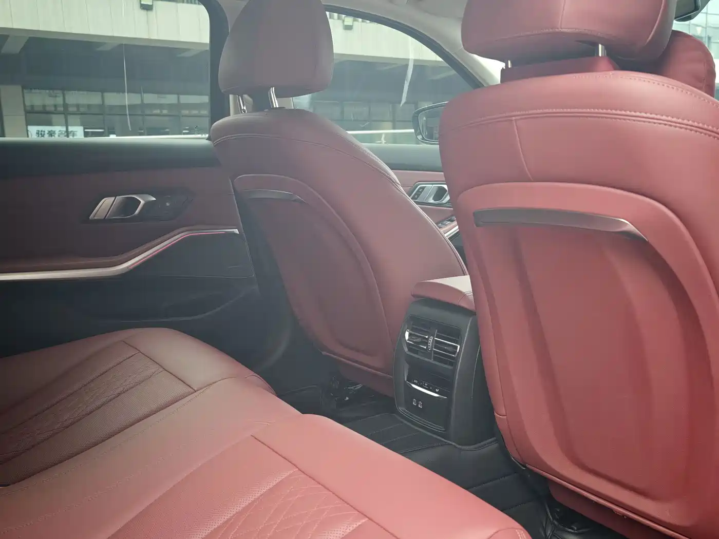 BMW 3 Series 2025 330Li M Sport Night Edition фото 22